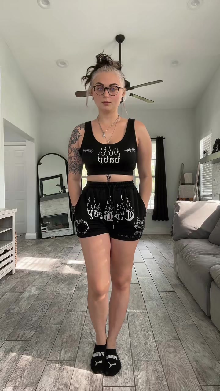 @Tara | Alt Fashion Inspo 🖤⛓️
