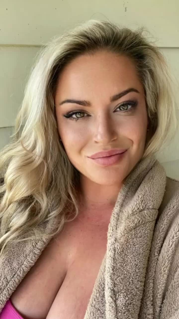@CountryCurves_OF
