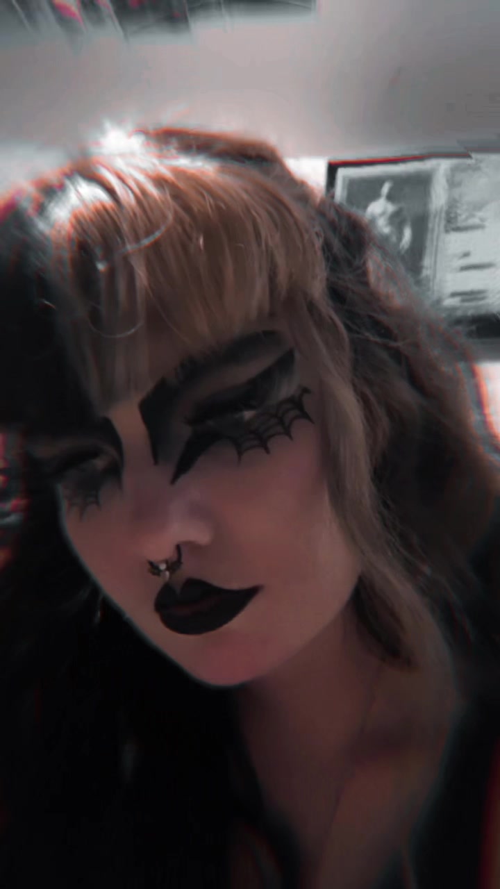 @Toeknee Marie☠️🖤