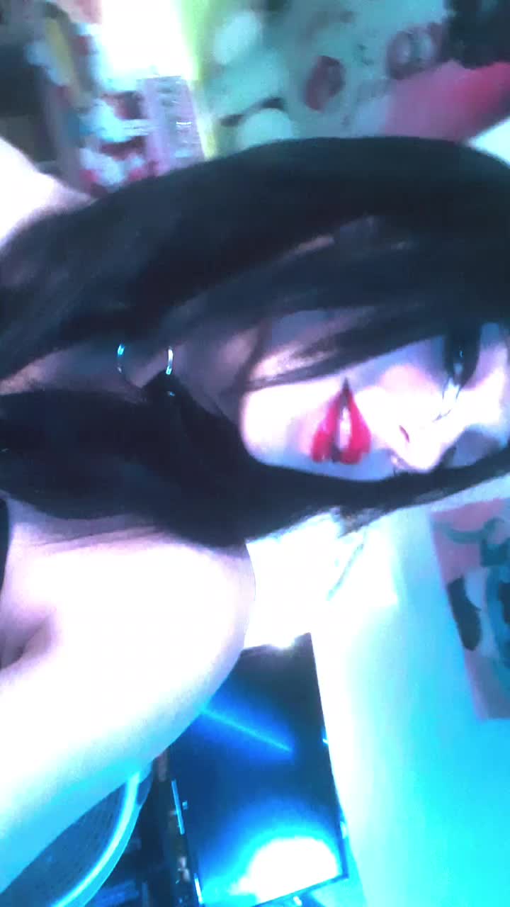 @𝔳𝔢𝔢 🦇