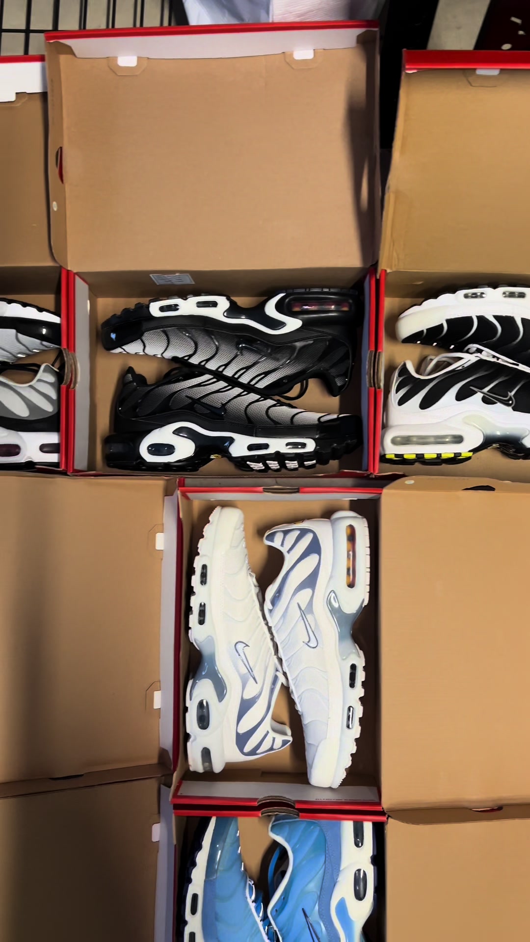 @Hillys.Kicks
