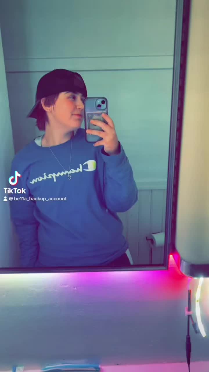 @Bella🏳️&zwj;🌈