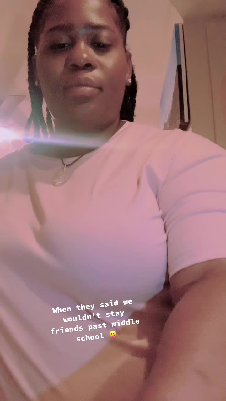@LipglossQueen27