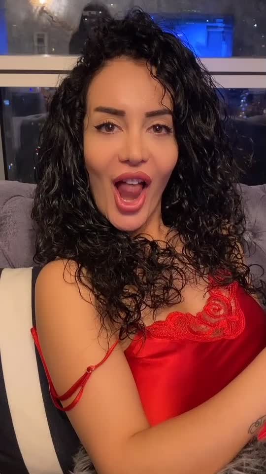 @MELEK ÖZÇAĞAN💎