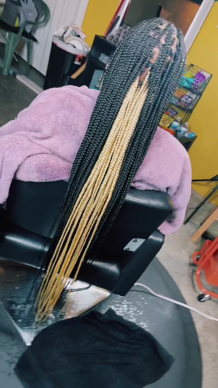 @Brandi Braids LLC