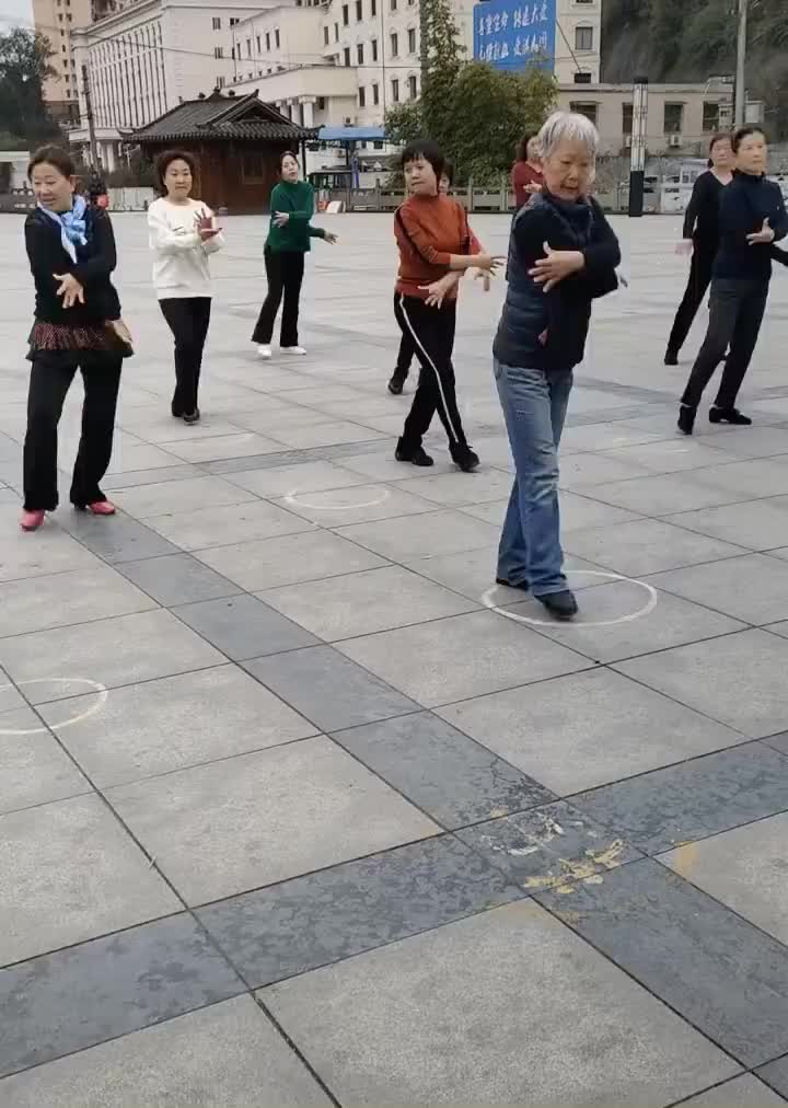 @funny dancer