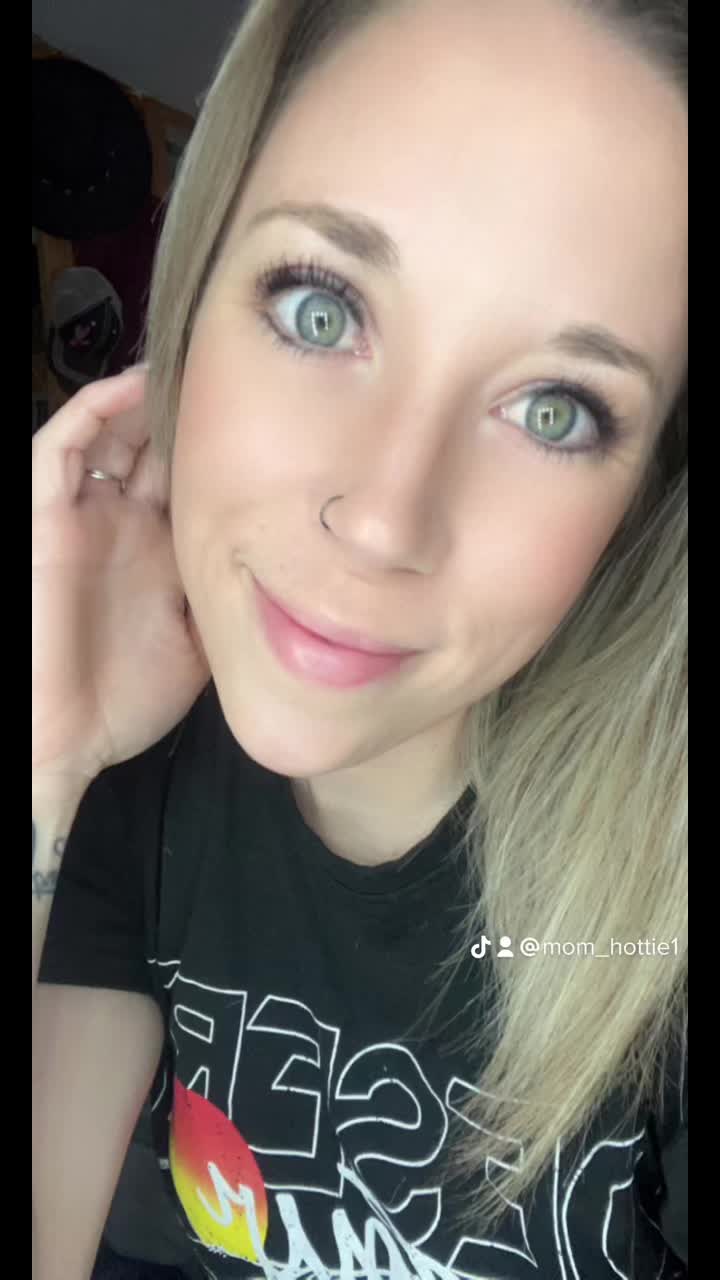 @mom_hottie1