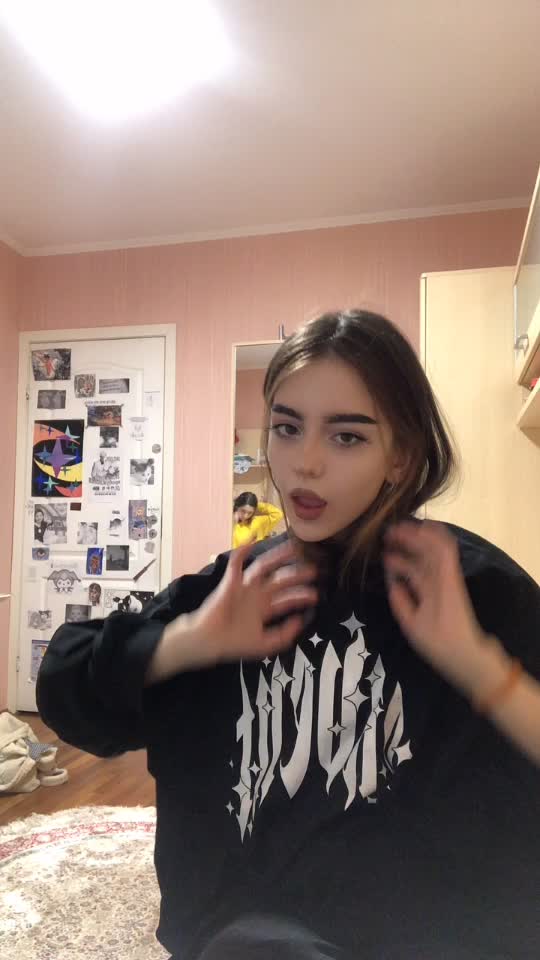 @🧟&zwj;♀️