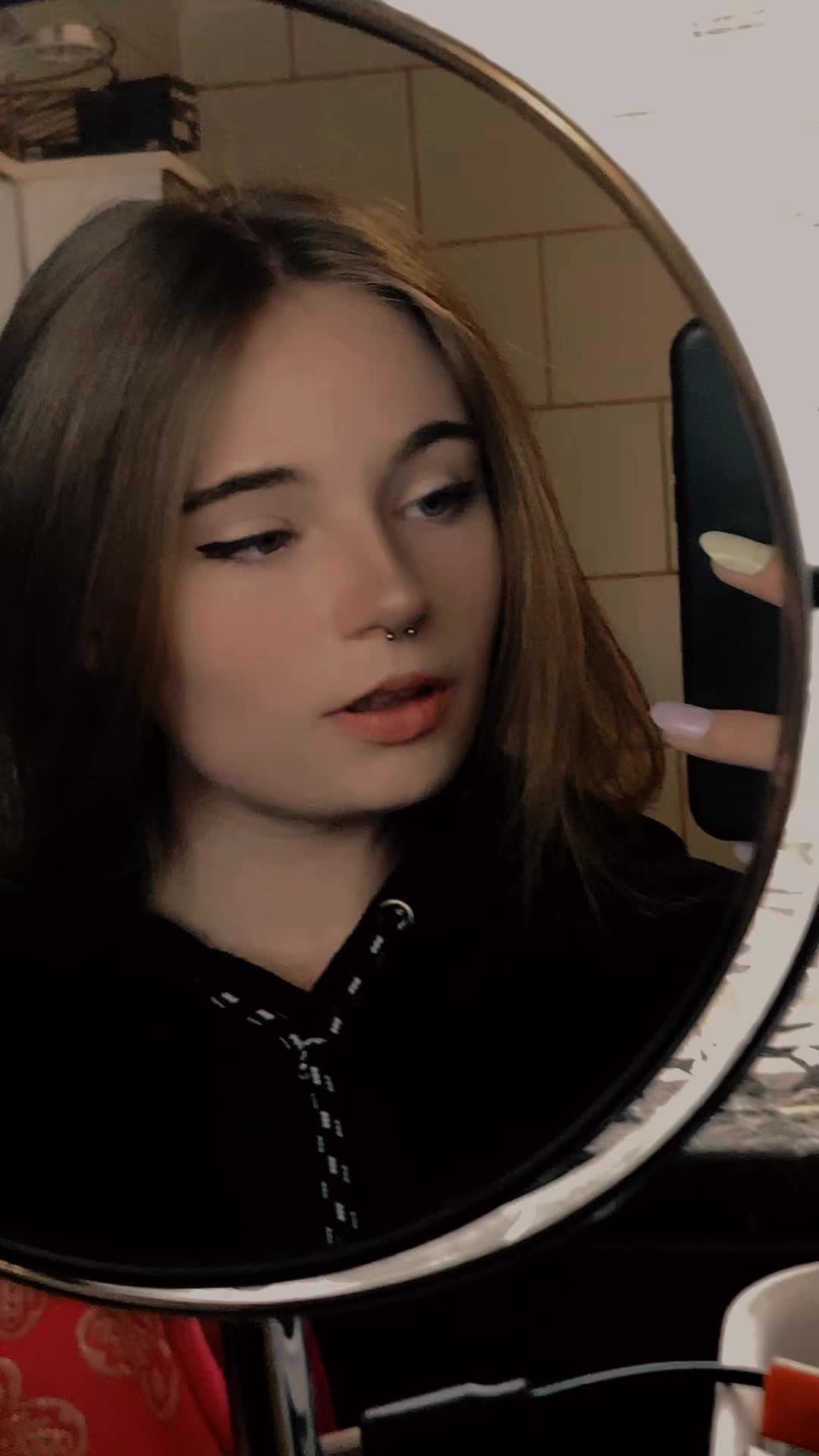 @Nanuu