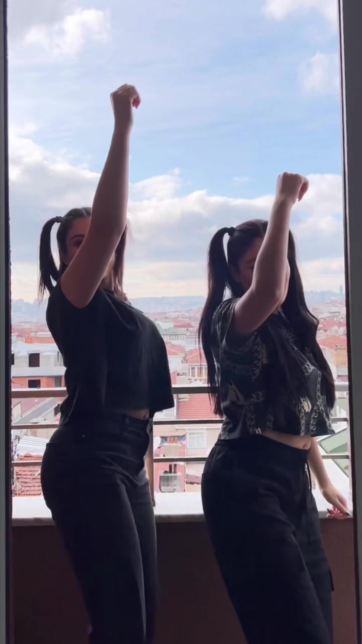@Melissa_hossini