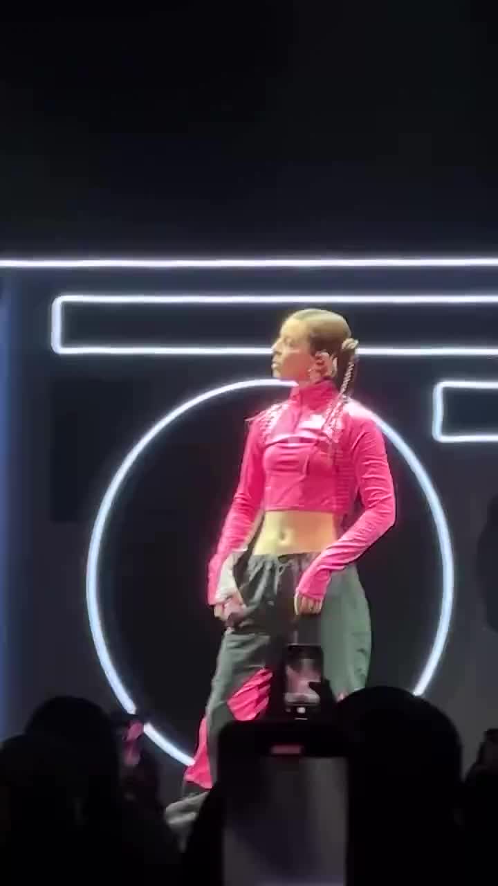 @youngmikoficial