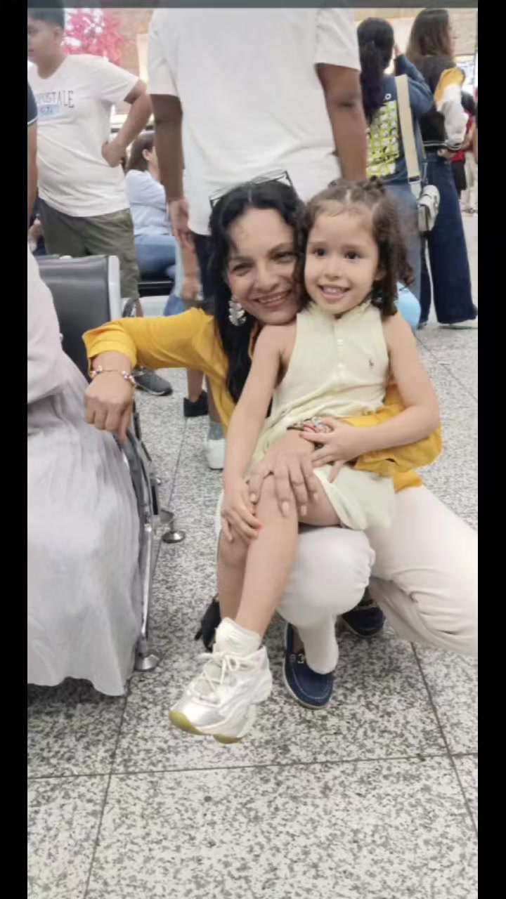 @🩵EMILIA RU&Iacute;Z -  te sigue🩵
