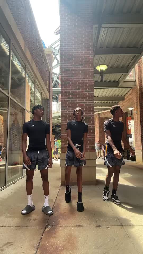 @Left handed Bandit 🤷🏾♂️