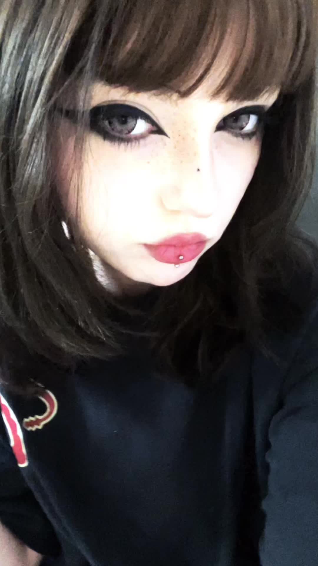 @HeyImYourFriend