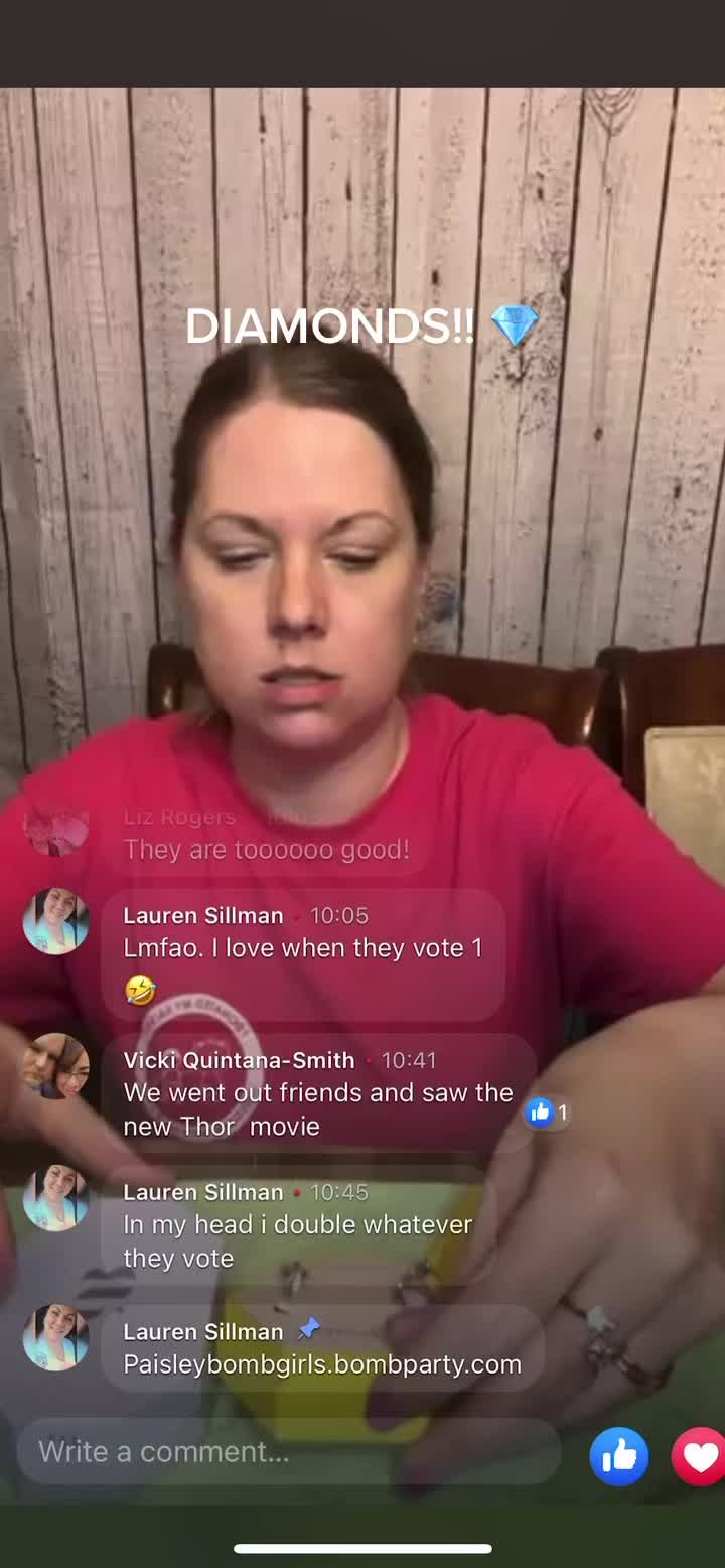 @PaisleyBombGirls