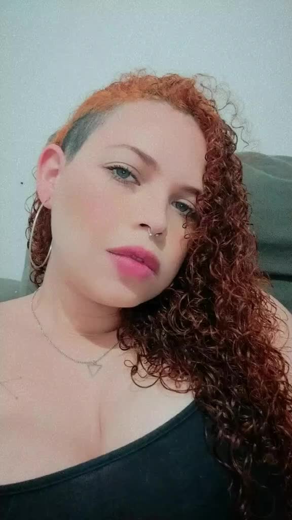 @Lari Magalh&atilde;es