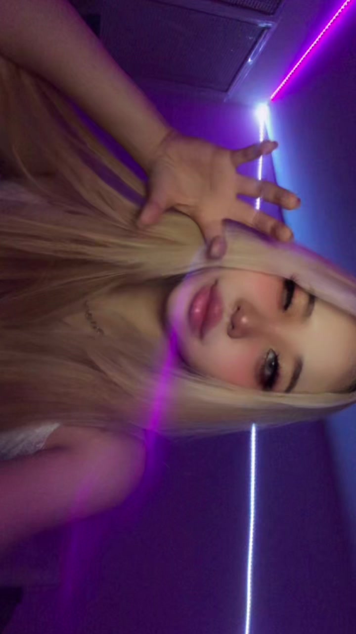 @chloe