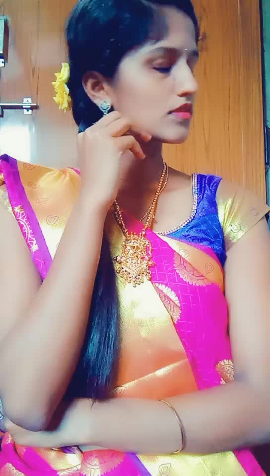 @👑PRIYA💜
