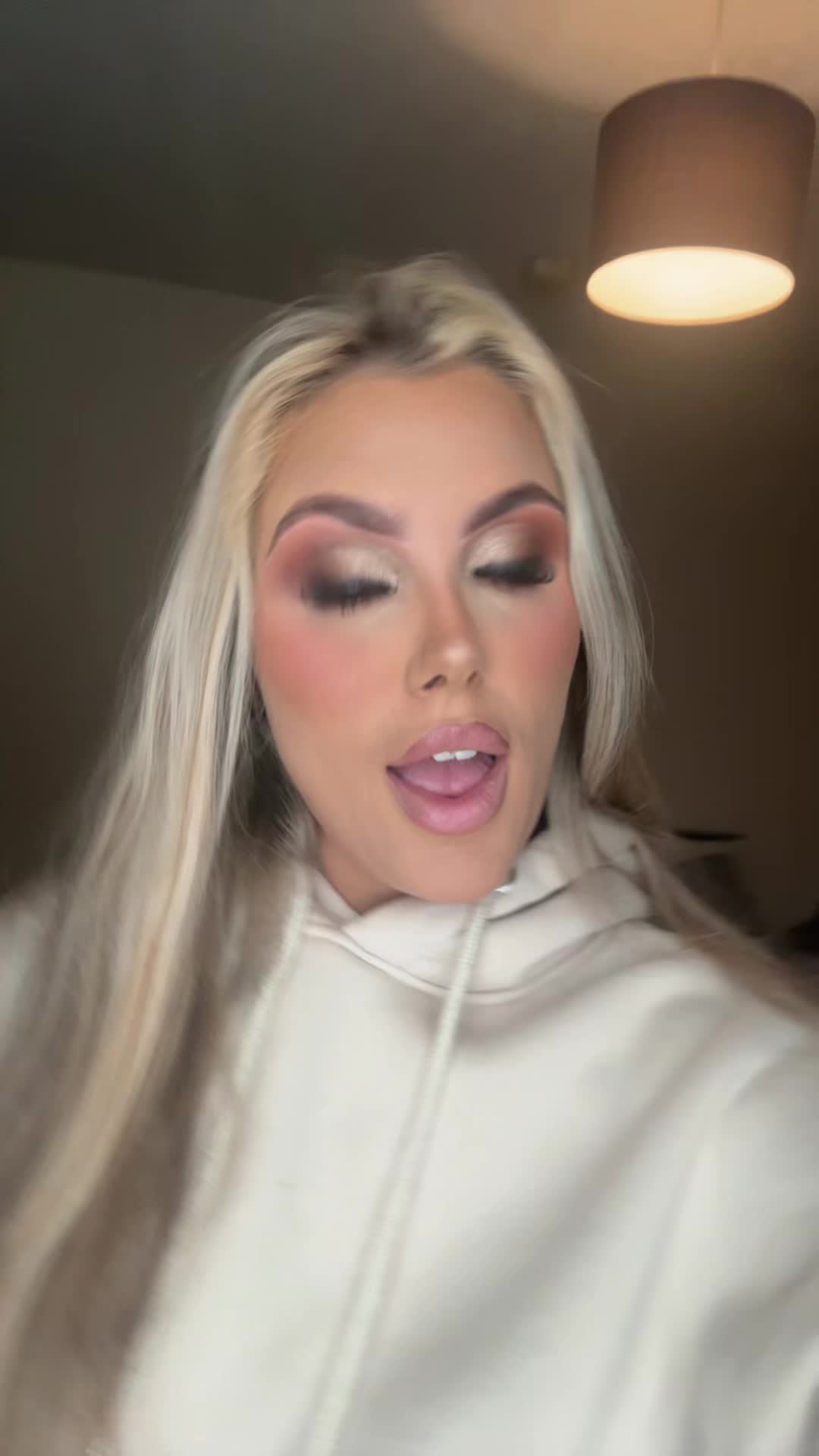 @kelseycarrollxox