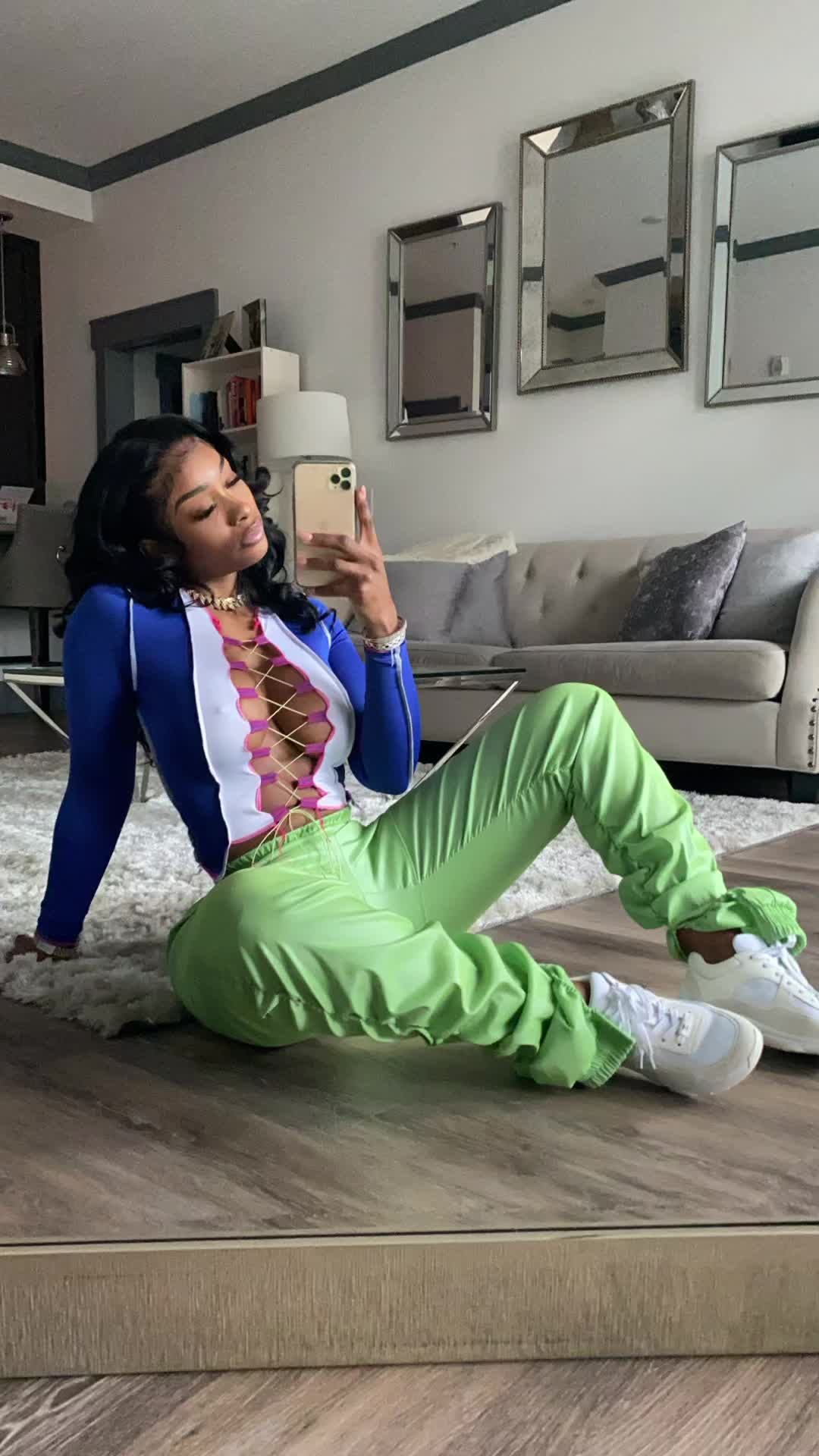 @Armanis_closet