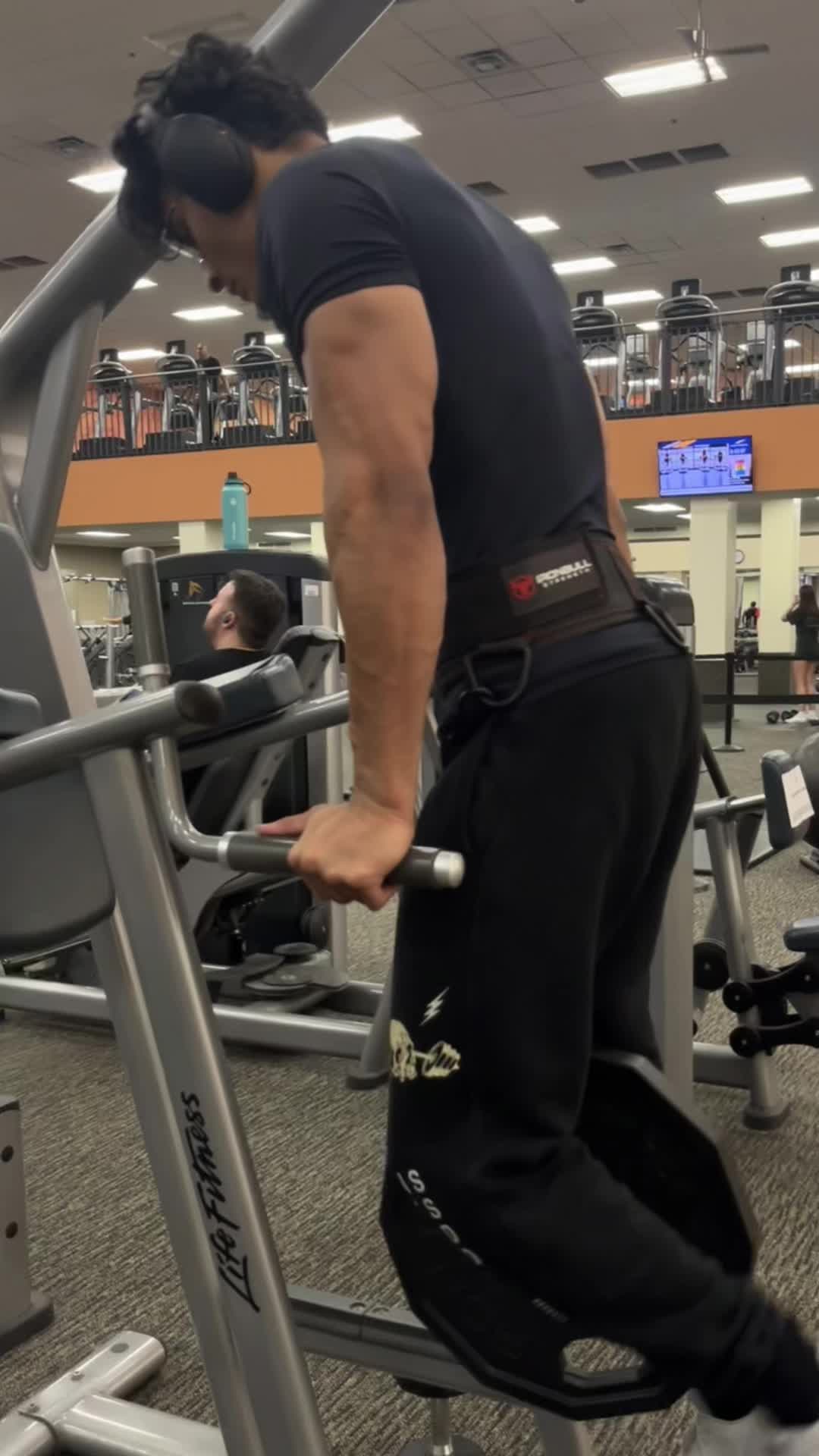 @ES