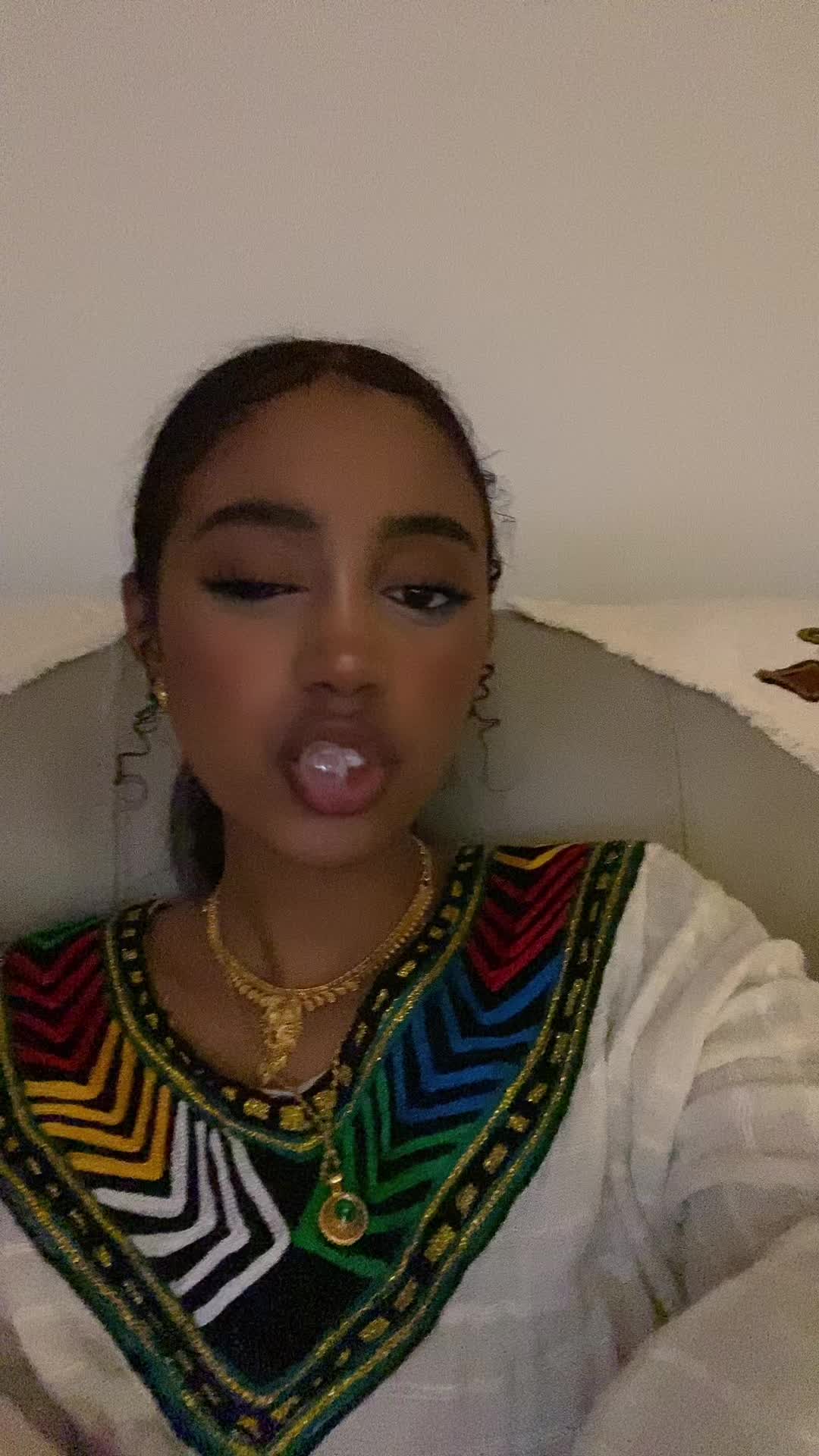 @….
