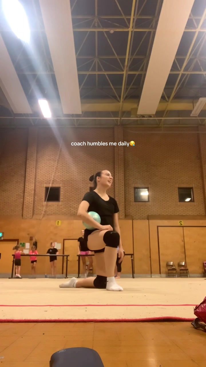 @elizabethpopovax