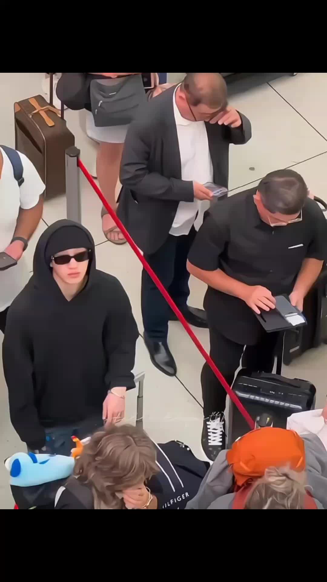 @𝓫𝓵𝓾𝓮𝓶𝓸𝓸𝓷 ✨