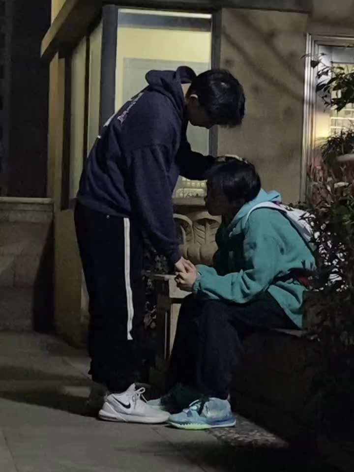 @Giηηie