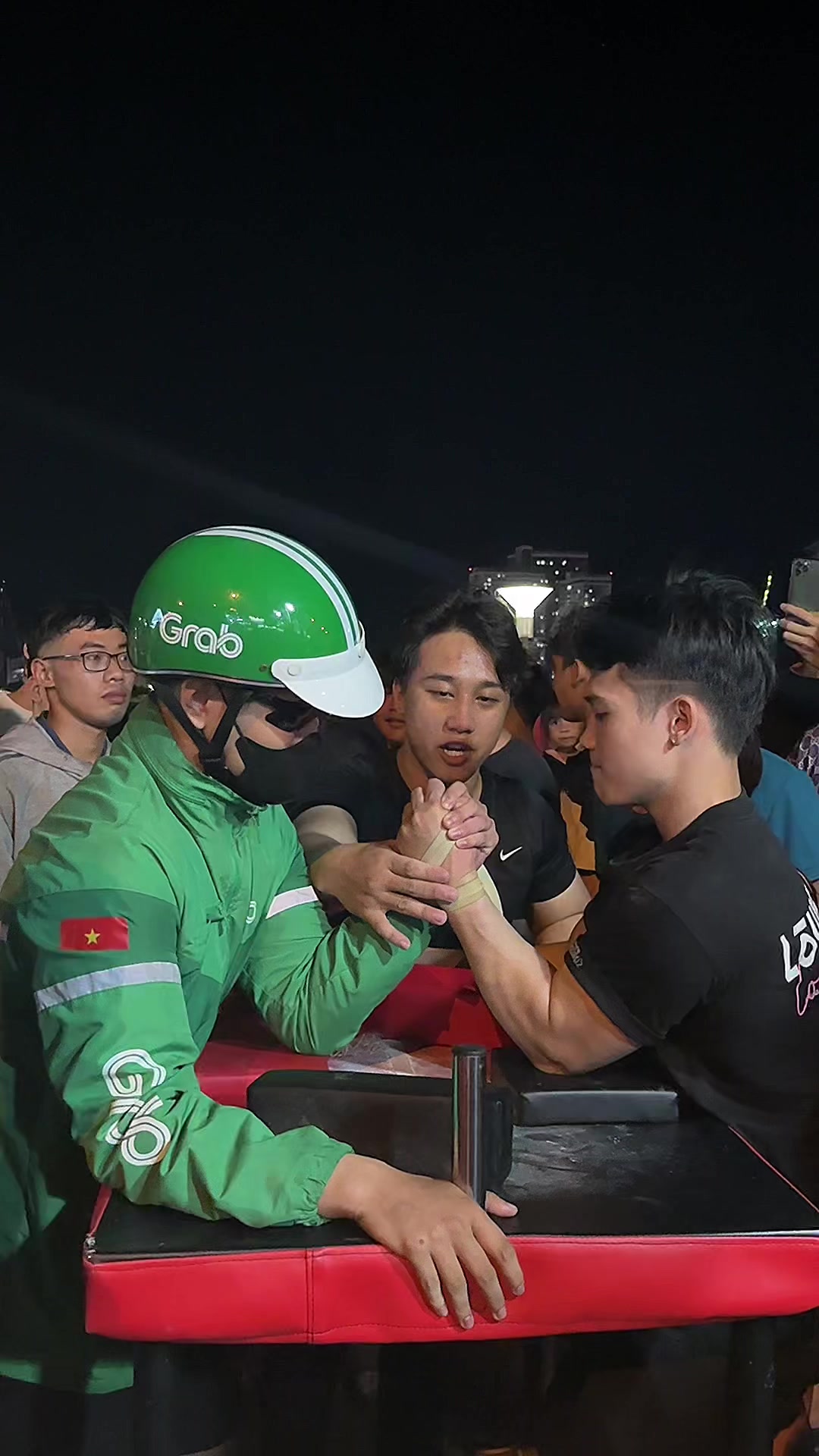 @Hiếu L&ecirc; 🇻🇳 (Phillip Lee 🍉)