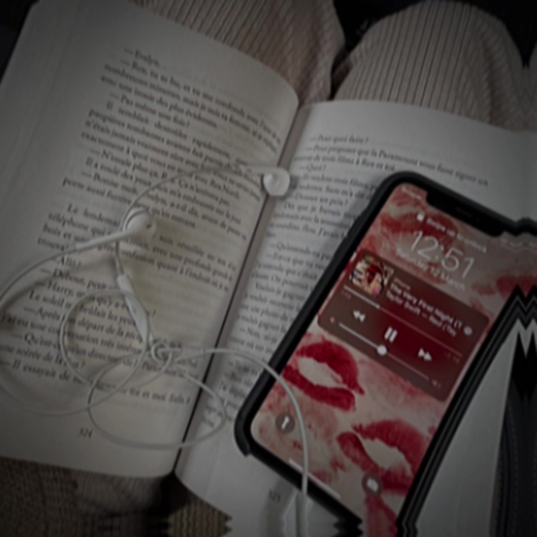 @๐ • read a book
