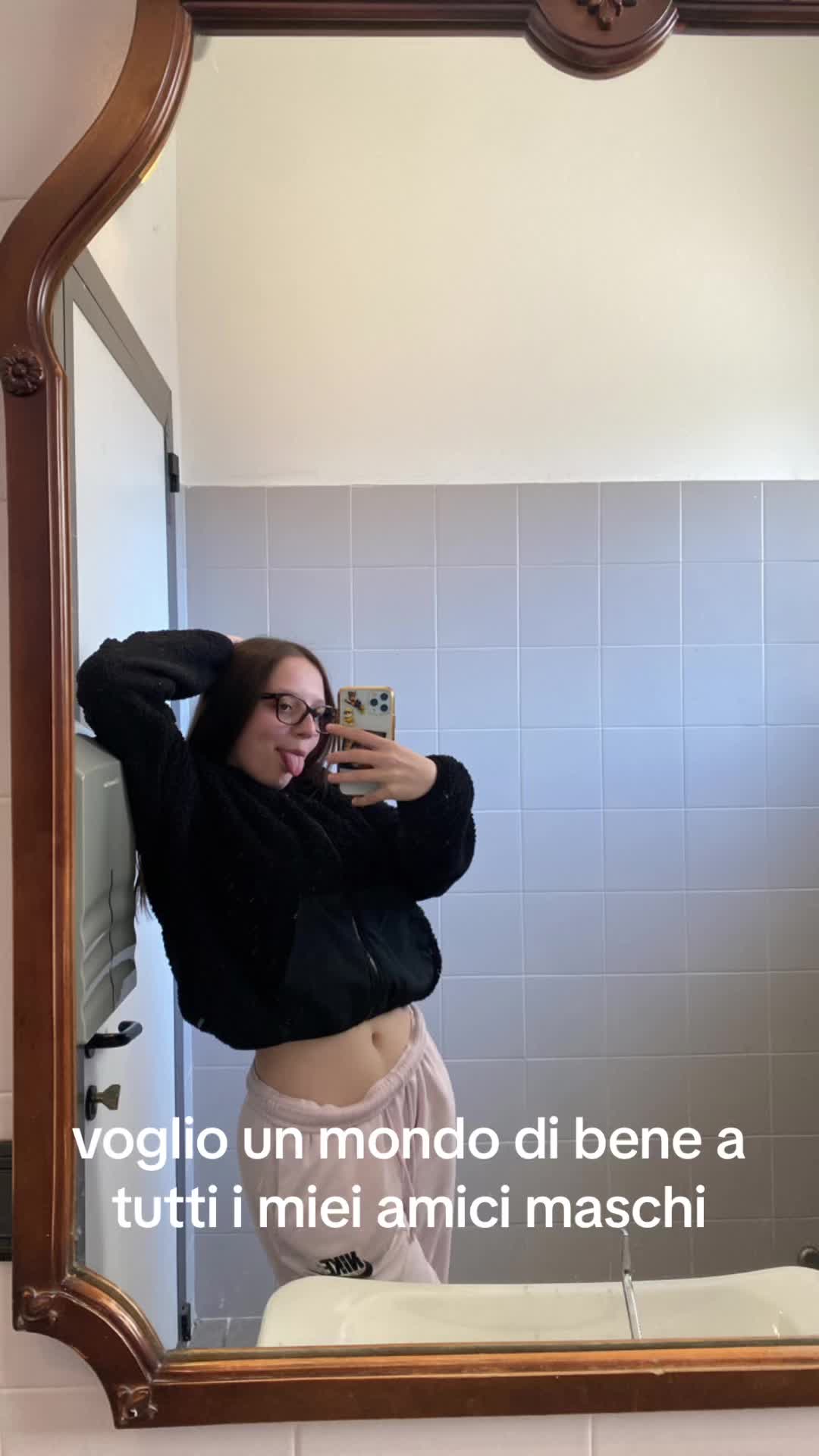 @vairoromina