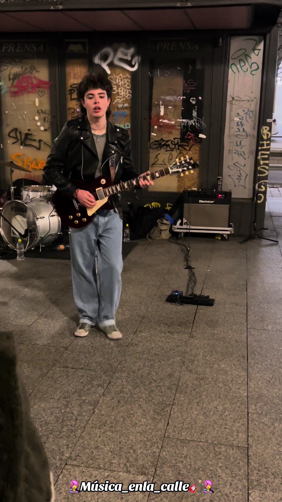 @👩🎤Música en la calle🎸👩🎤