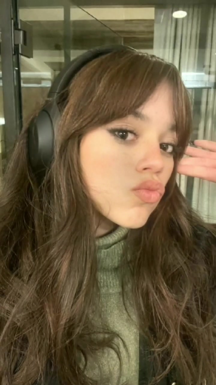 @Jenna_Ortega