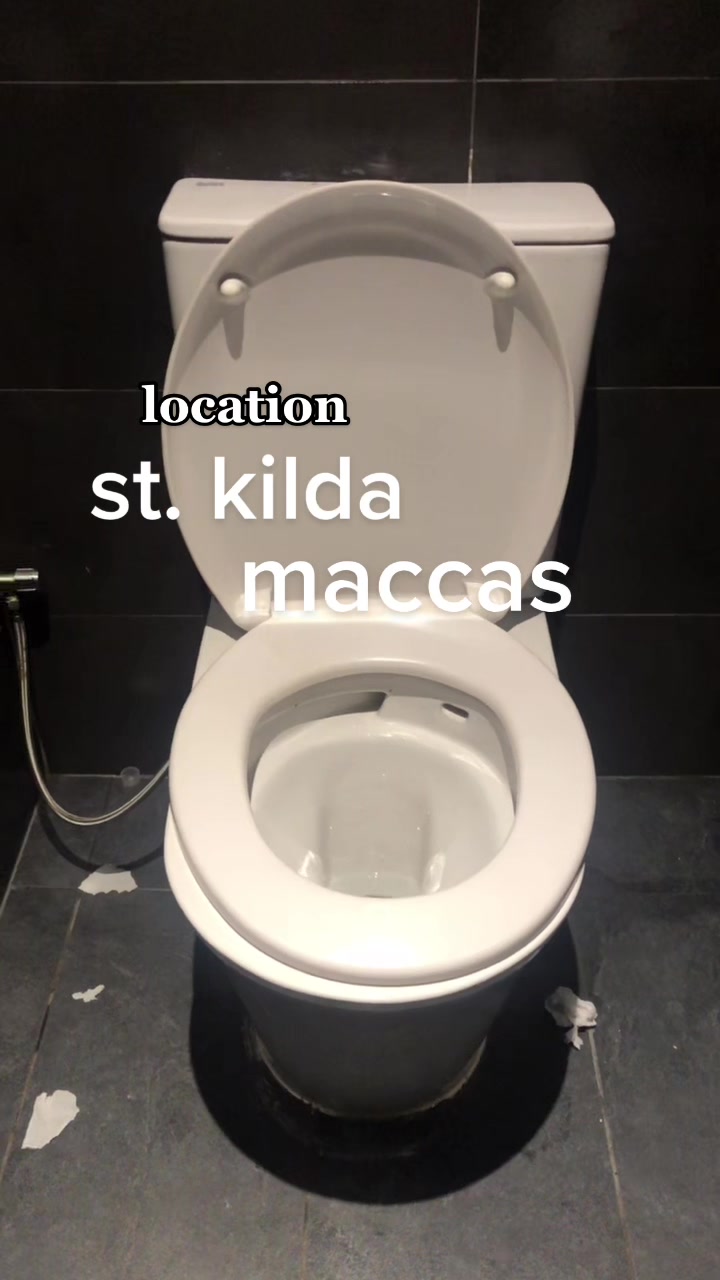 @zac&rsquo;s loo revoo
