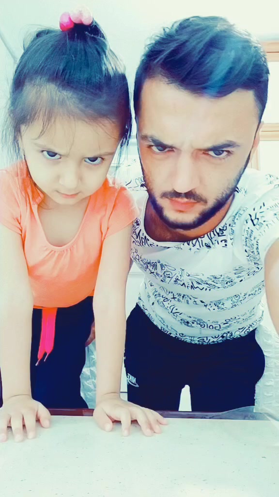 @Gözlüklü Adam