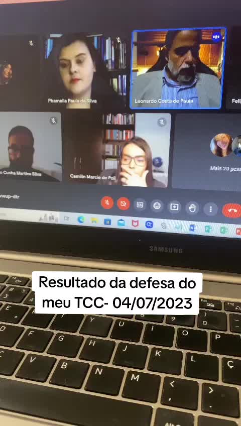 @Ph&acirc;mella Paula