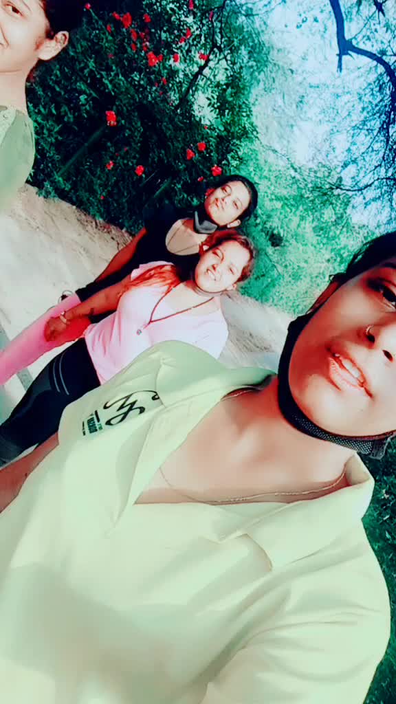 @👑Khushi Singh💝