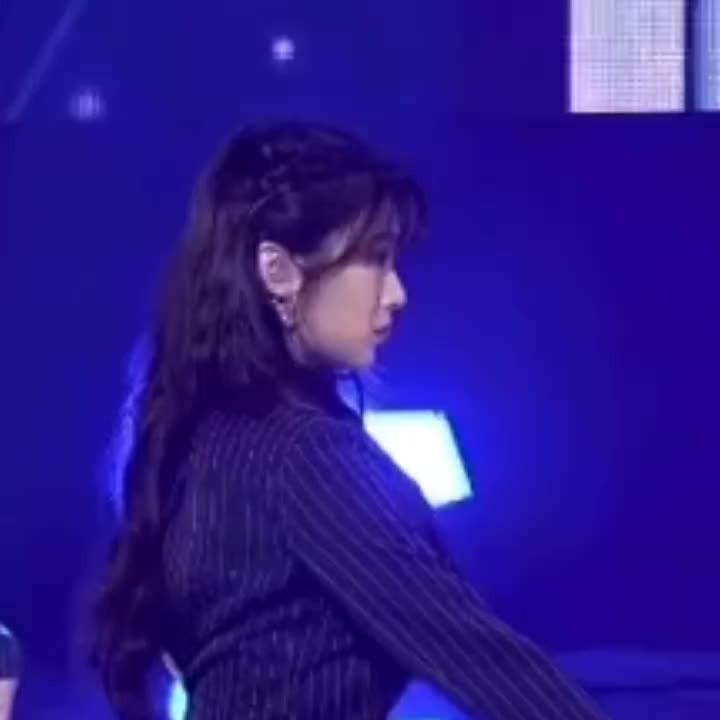 @(>▽<)