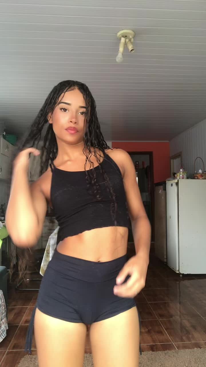 @carolainevitoria