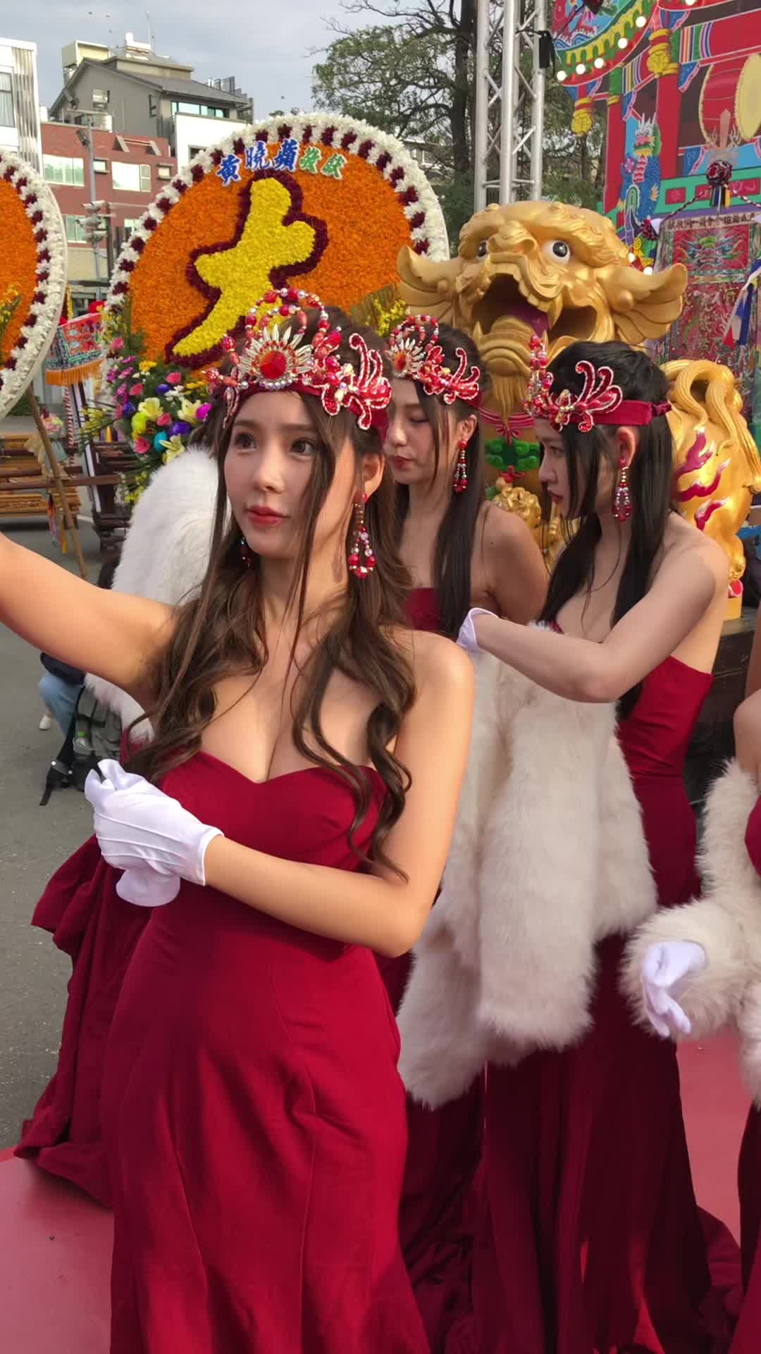 @帥哥跑廟會