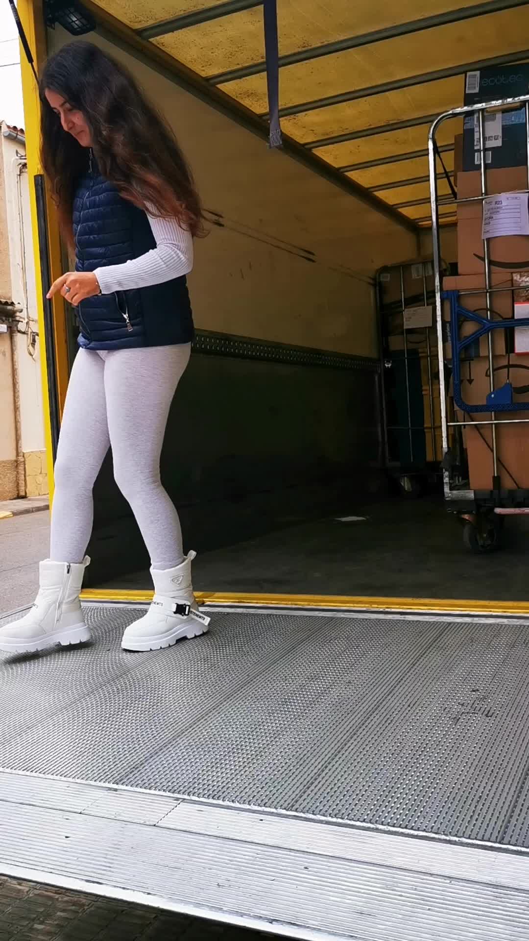 @Fata cu camionu'(M)