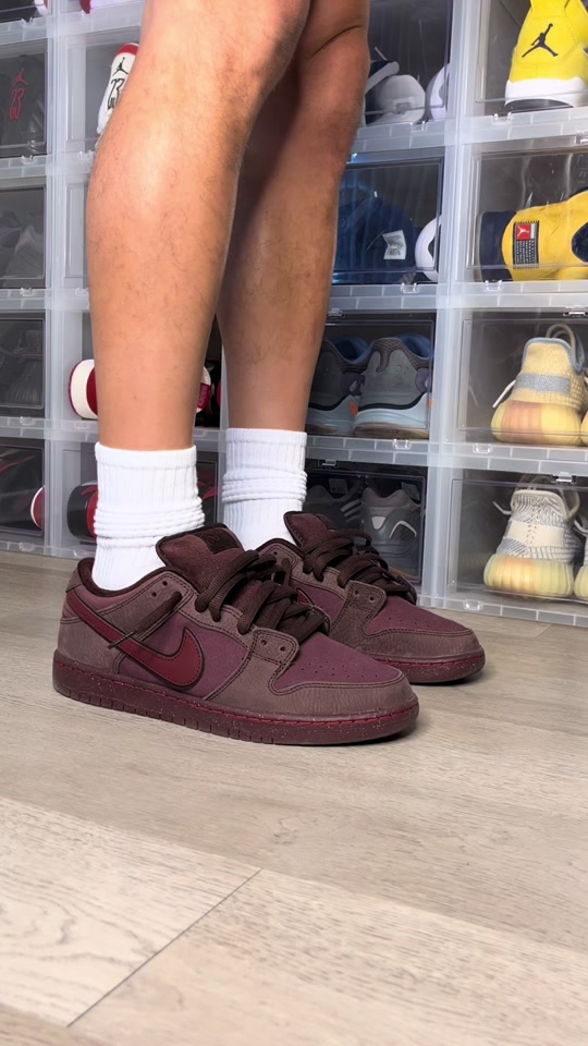 @MrSneakerWall