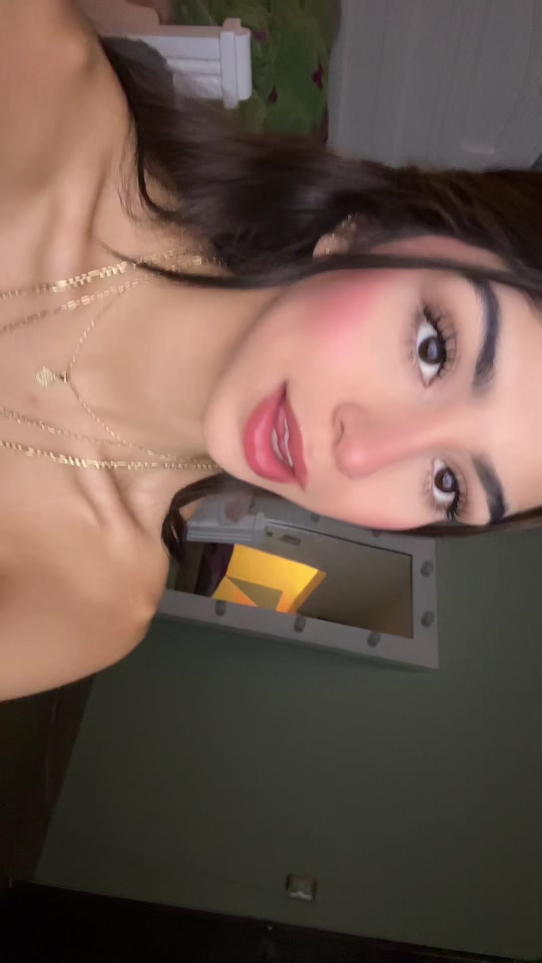 @crystalnevarez_