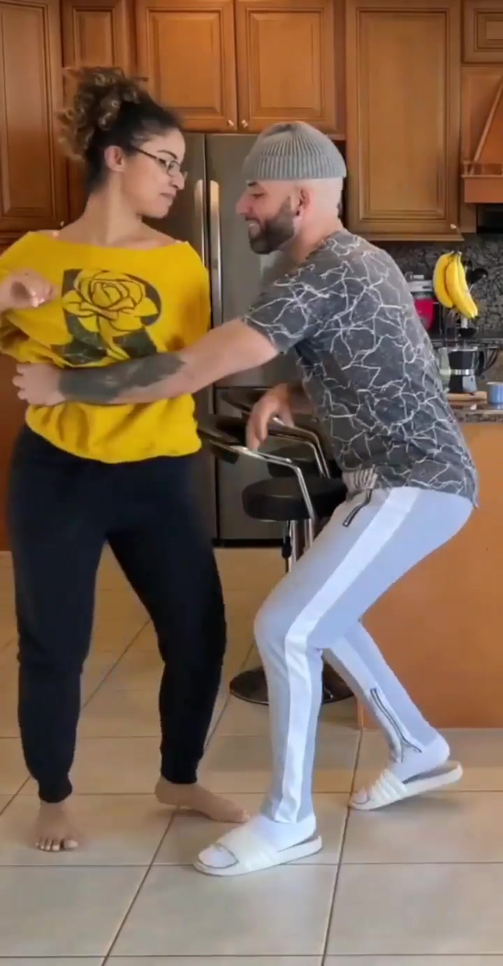 @Chio 🧡🍁🇭🇳