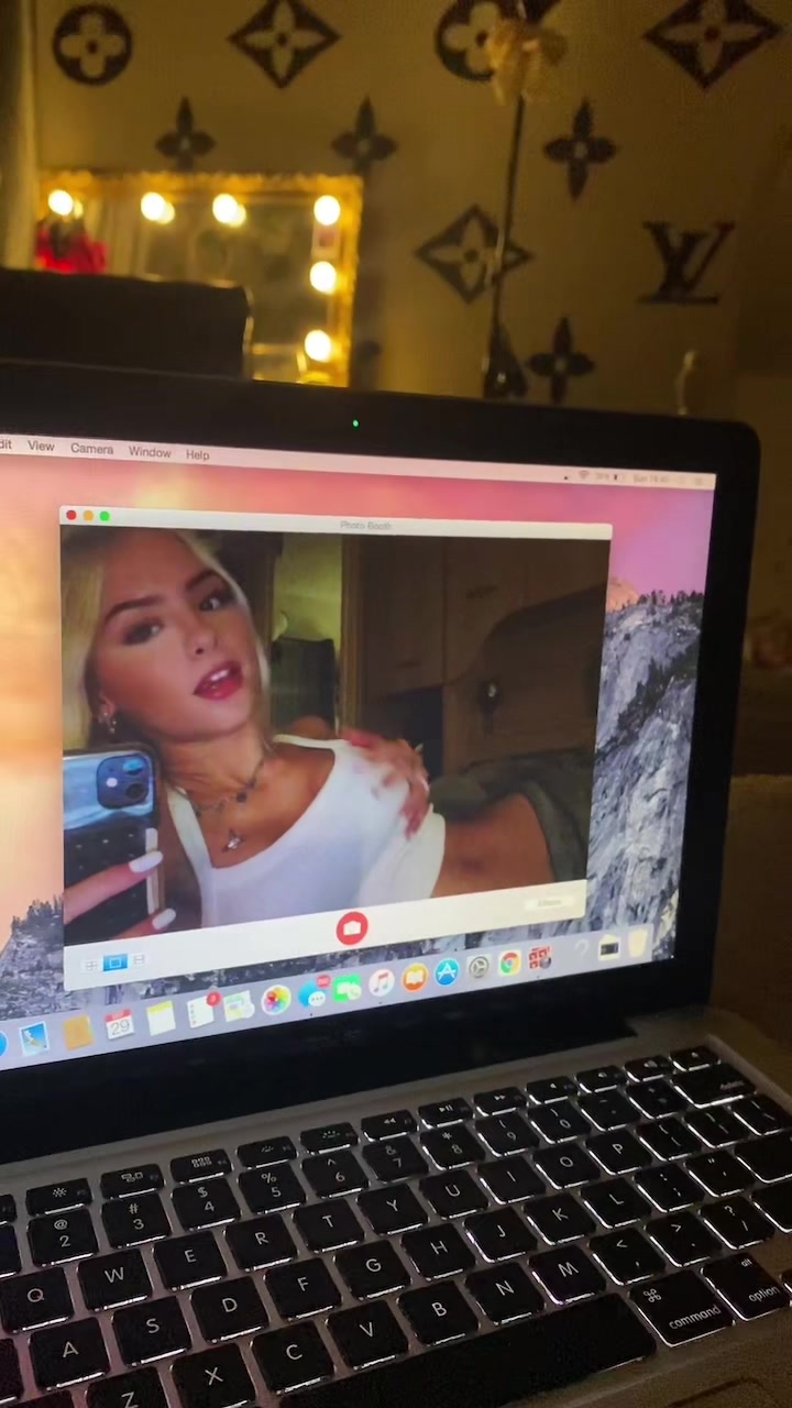 @Youraverageblonde