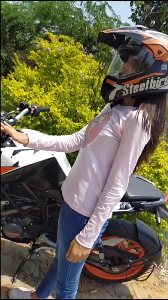 @Ķăvýå Ğõwđă😎❤