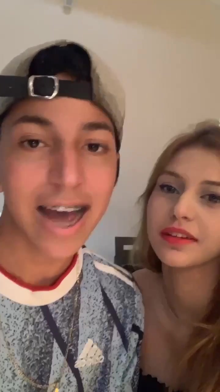 @mirellaezz