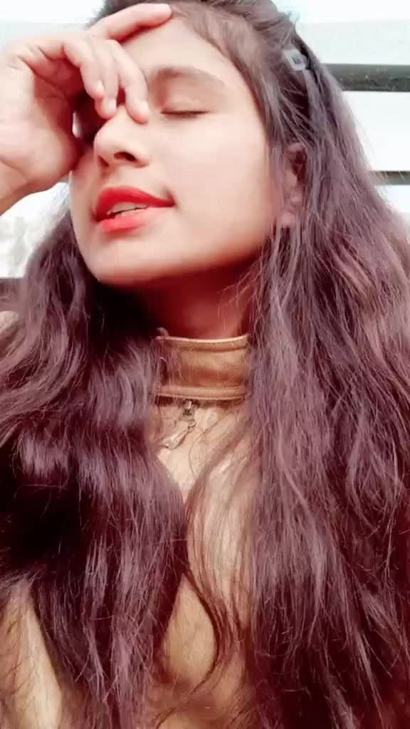 @🐾Radhika🐸