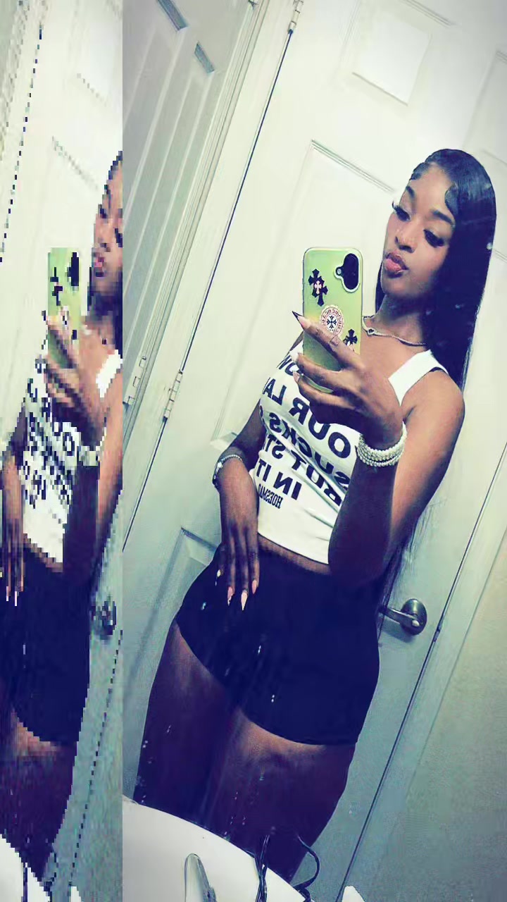 @i love pretty girls 🫦.